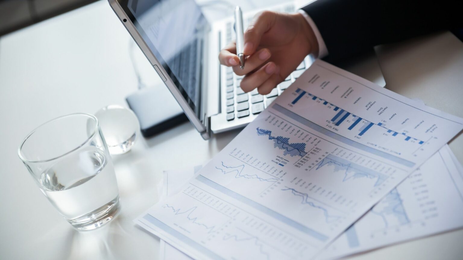 How Pest Control Companies Can Maximize Their Social Media ROI by Hiring a Marketing Agency