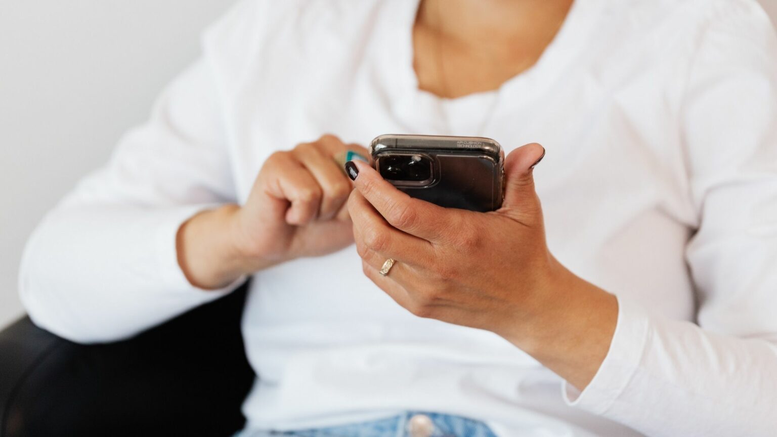 Advertising vs Marketing: Why 2022 is Changing Everything We Thought We Knew About Reaching People