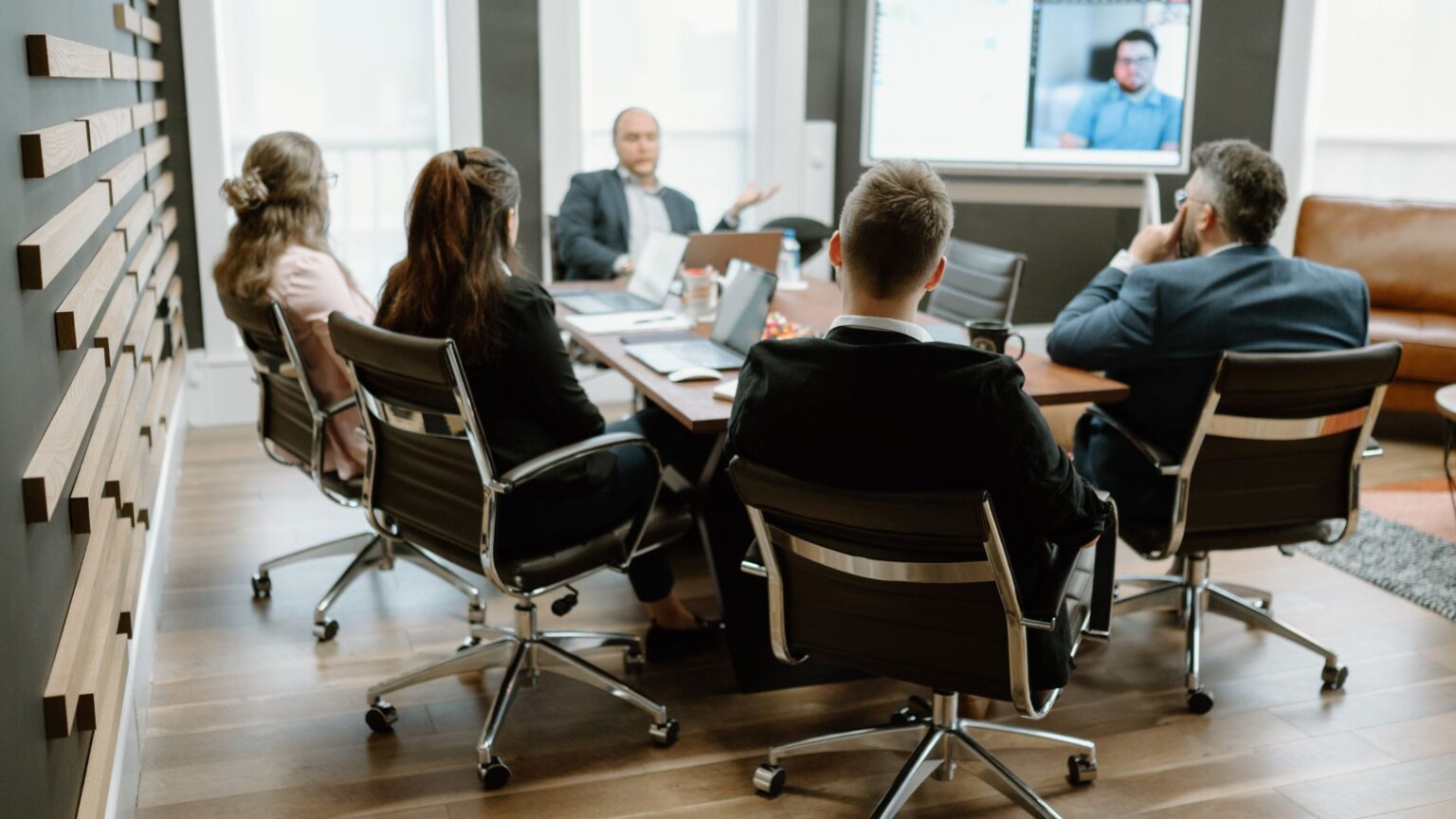 Delegation vs. Control: The Balance of Strategic Leadership